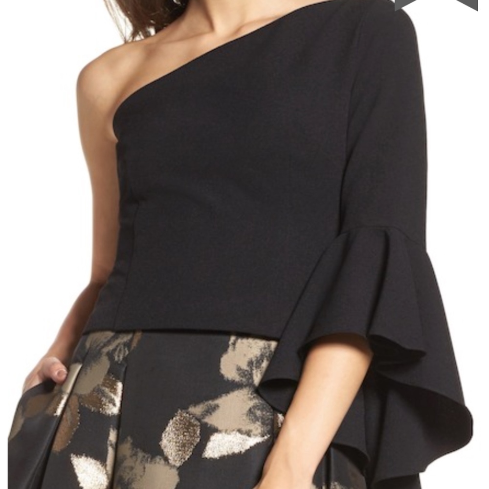 NWT! ELIZA J | ONE SHOULDER BELL SLEEVE TOP